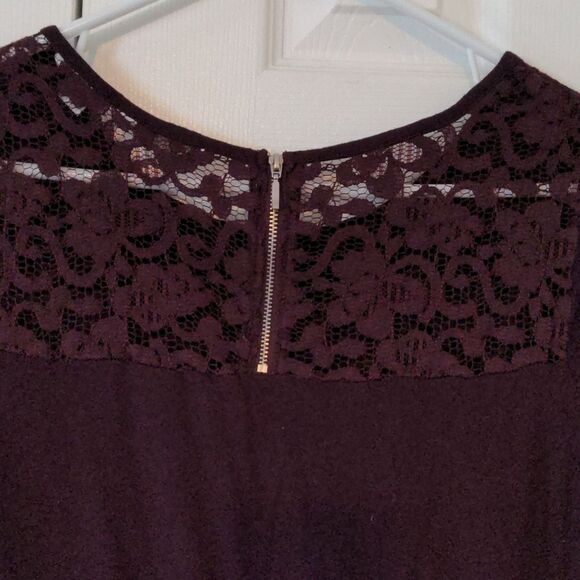 Like new deep red burgundy short sleeve tunic size m with lace overlay front - Picture 6 of 10